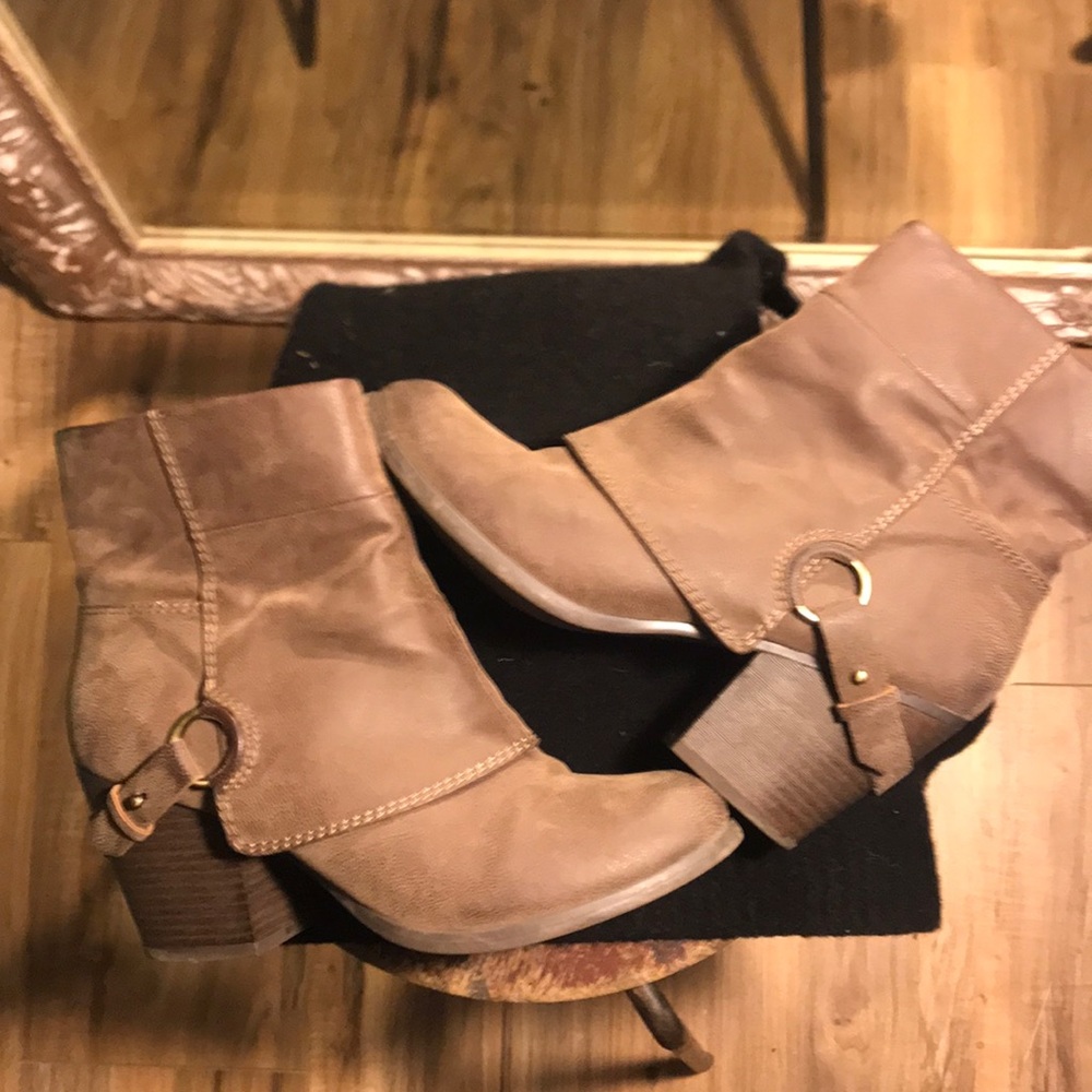 Fergalicious- Taupe low heel bootie